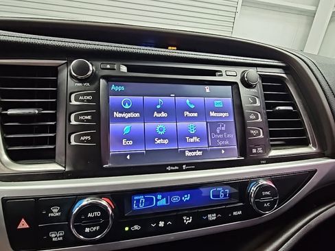 Used 2015 Toyota Highlander XLE image 17