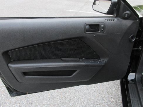 Used 2014 Ford Mustang Convertible RWD image 12