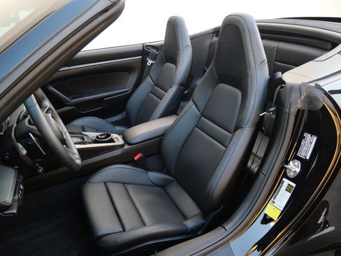 Used 2025 Porsche 911 Carrera image 18