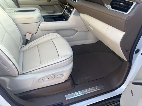 Used 2023 GMC Yukon Denali image 15