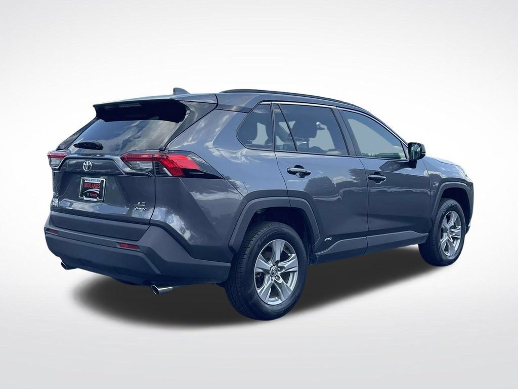 Used 2025 Toyota RAV4 LE AWD/4WD image 7