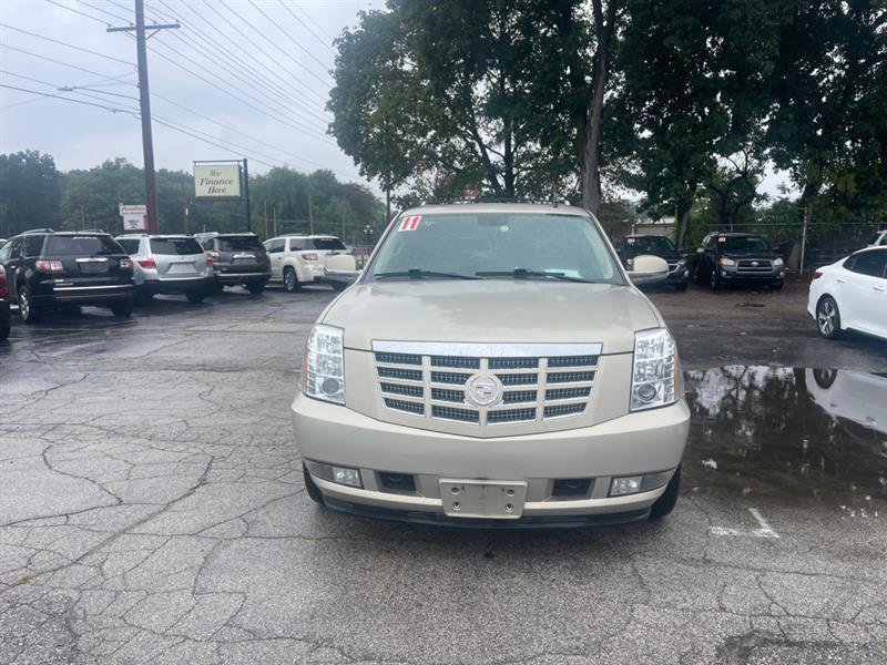 Used 2011 Cadillac Escalade Luxury AWD/4WD image 2