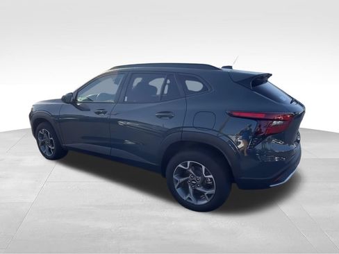 Used 2025 Chevrolet Trax LT w/ Driver Confidence Package FWD image 5