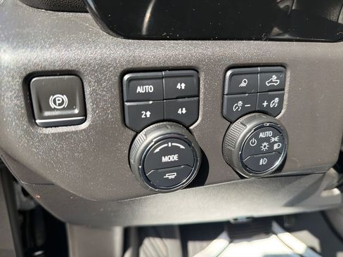 Used 2023 Chevrolet Silverado 1500 LT Trail Boss w/ LT Trail Boss Premium Package AWD/4WD image 32