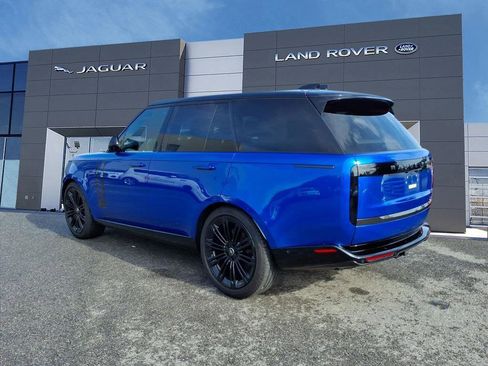Used 2025 Land Rover Range Rover SE AWD/4WD image 3