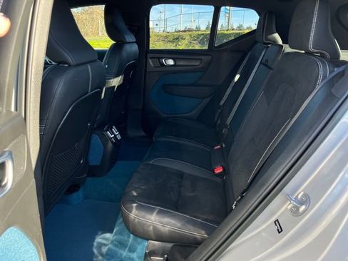 Used 2023 Volvo XC40 Recharge Ultimate image 16