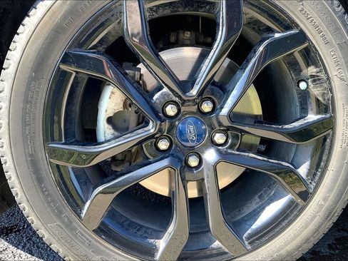 Used 2020 Ford Fusion SE w/ Equipment Group 151A FWD image 3