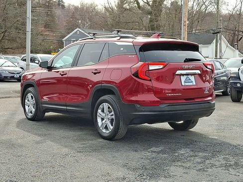 Used 2022 GMC Terrain SLE w/ Driver Convenience Package image 4