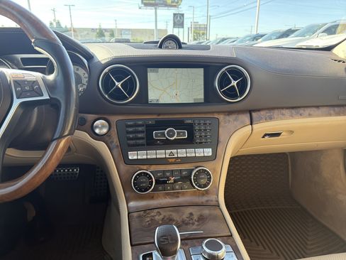 Used 2015 Mercedes-Benz SL 550 image 31