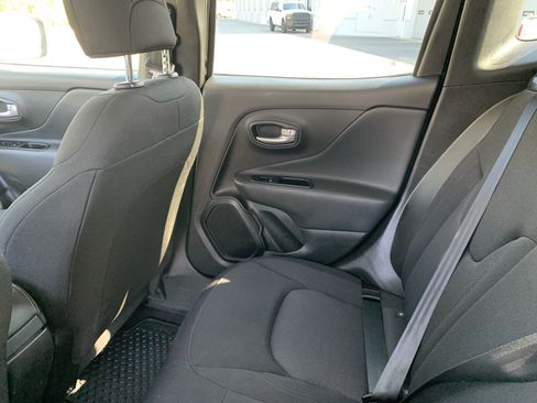Certified 2023 Jeep Renegade Latitude AWD/4WD image 33