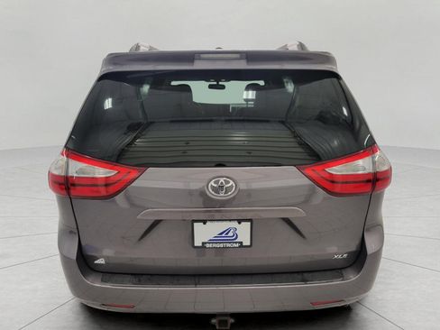 Used 2015 Toyota Sienna XLE FWD image 25