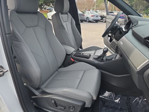 Used 2024 Audi Q3 2.0T Premium Plus w/ Premium Plus Package image 10