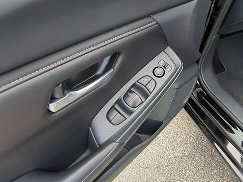 Used 2025 Nissan Sentra SV FWD image 22