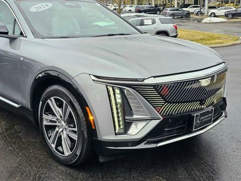 Used 2024 Cadillac Lyriq Luxury w/ LPO, Floor Liner Package AWD/4WD image 2