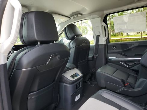 New 2026 Lincoln Navigator Premiere AWD/4WD image 11