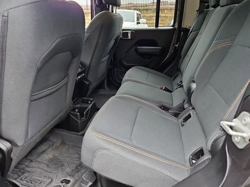 Used 2024 Jeep Gladiator Sport image 11