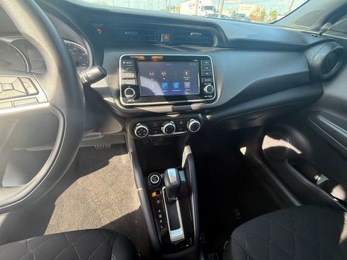 Used 2020 Nissan Kicks S image 15