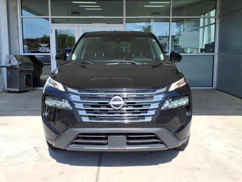 Used 2024 Nissan Rogue SV image 2