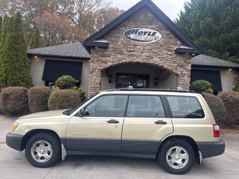 Used 2001 Subaru Forester L AWD/4WD image 1