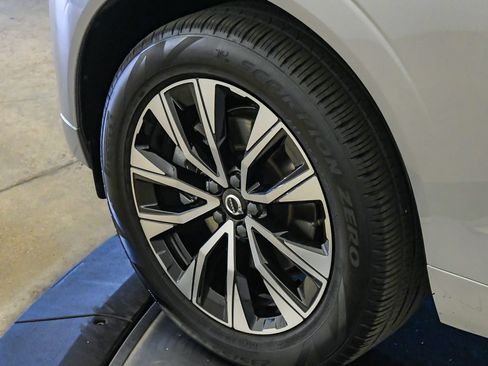 Certified 2025 Volvo XC60 B5 Core AWD/4WD image 10