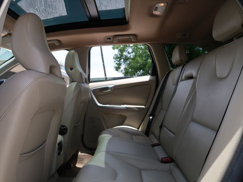 Used 2015 Volvo XC60 T6 Platinum FWD image 32