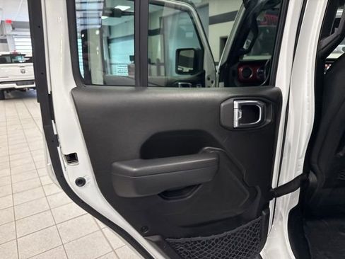 Used 2022 Jeep Wrangler Unlimited Rubicon w/ LED Lighting Group image 35