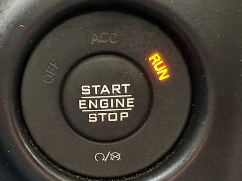 Used 2022 Jeep Gladiator Sport image 37