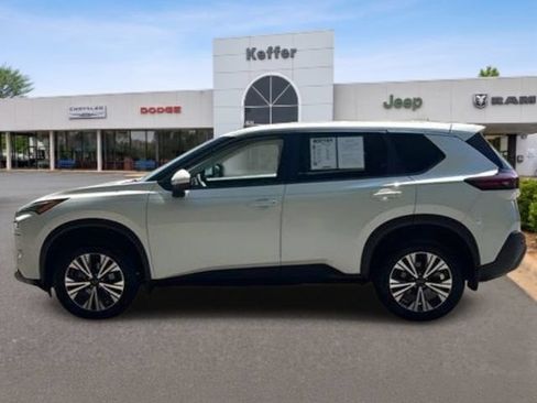 Used 2022 Nissan Rogue SV AWD/4WD image 2