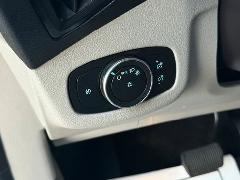 Used 2019 Ford Transit Connect XLT image 29