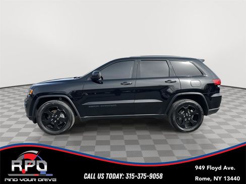 Used 2019 Jeep Grand Cherokee Laredo image 2