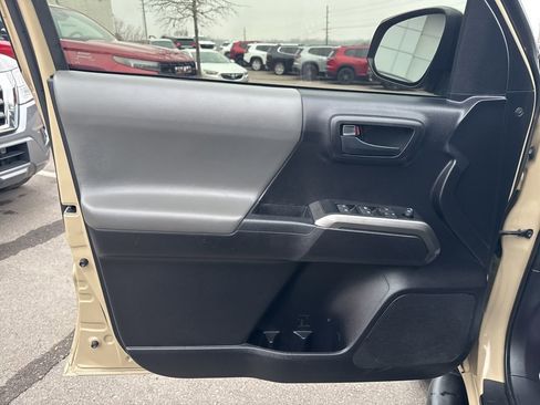 Used 2020 Toyota Tacoma SR5 image 10