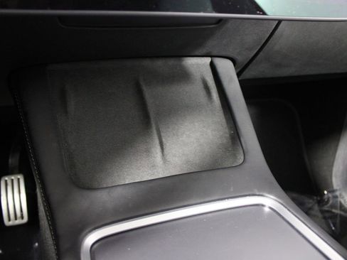 Used 2022 Tesla Model Y Performance image 15