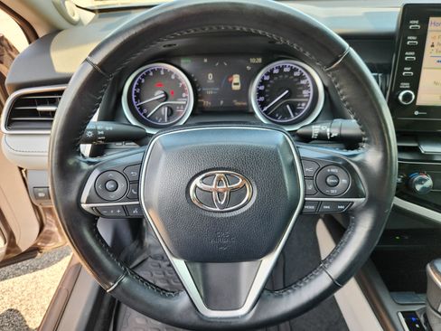 Used 2022 Toyota Camry XLE w/ Navigation Package FWD image 9