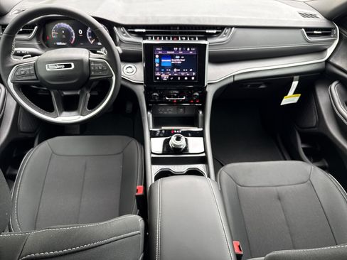 New 2026 Jeep Grand Cherokee L 2WD image 17