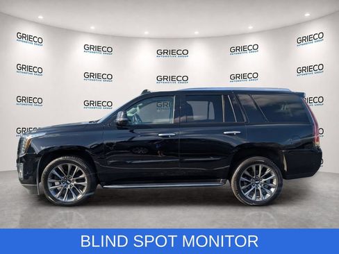 Used 2020 Cadillac Escalade Luxury w/ Escalade Sport Edition AWD/4WD image 4