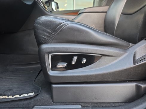 Used 2018 Cadillac Escalade Luxury image 15