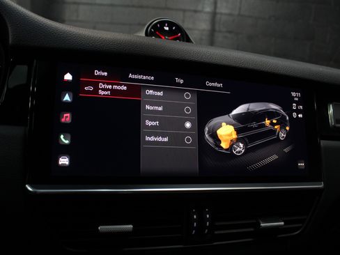 Used 2022 Porsche Cayenne Platinum Edition image 68