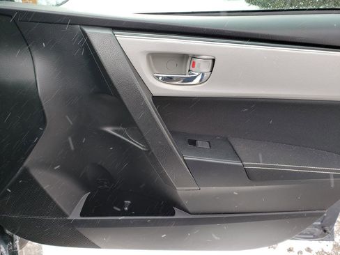 Used 2018 Toyota Corolla LE image 18