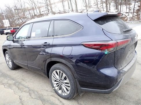 New 2026 Toyota Highlander Platinum image 6
