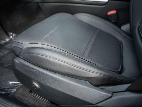 Used 2025 Mercedes-Benz C 300 4MATIC Sedan image 36