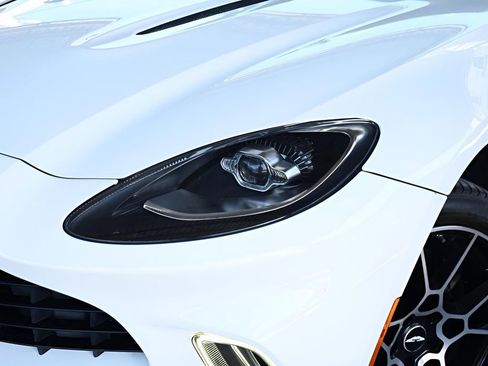 Used 2021 Aston Martin DBX AWD/4WD image 4