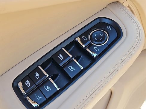 Certified 2023 Porsche Macan S image 29