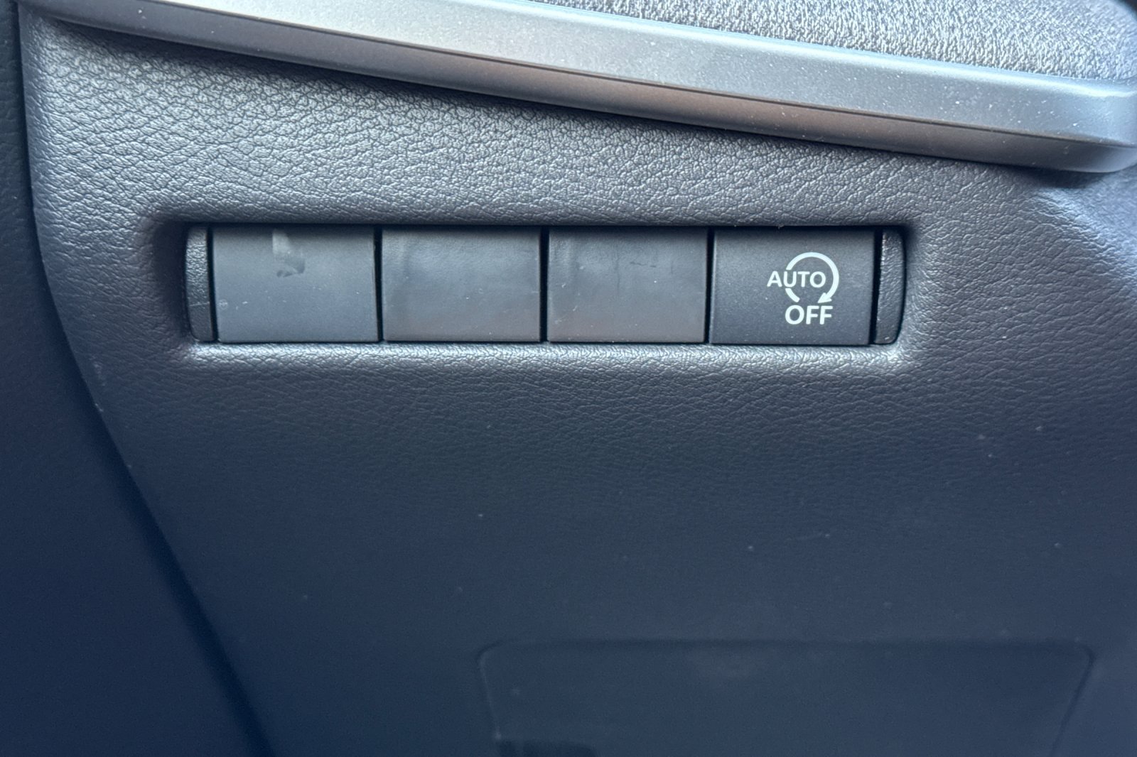 Certified 2026 Nissan Kicks SV FWD image 30
