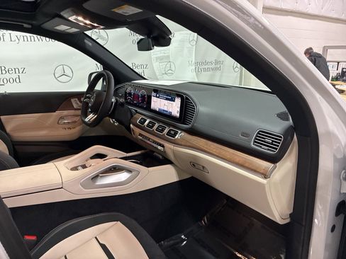 New 2026 Mercedes-Benz GLE 53 AMG 4MATIC image 17
