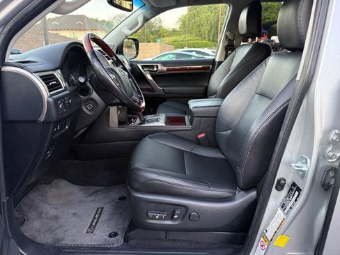 Used 2016 Lexus GX 460 Base w/ Premium Package image 2