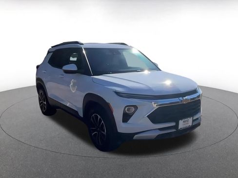 Used 2025 Chevrolet TrailBlazer LT image 3