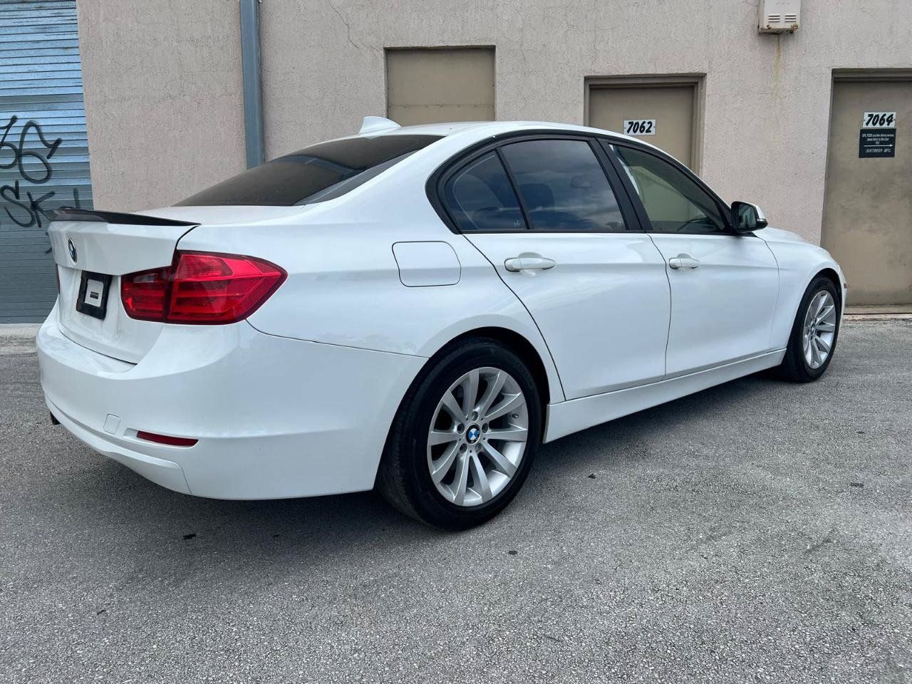 Used 2014 BMW 320i Sedan RWD image 13