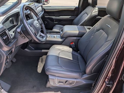 Used 2024 Ford Expedition Platinum AWD/4WD image 17
