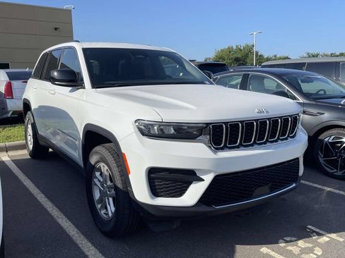 Used 2025 Jeep Grand Cherokee Laredo w/ Luxury Tech Group I AWD/4WD image 1
