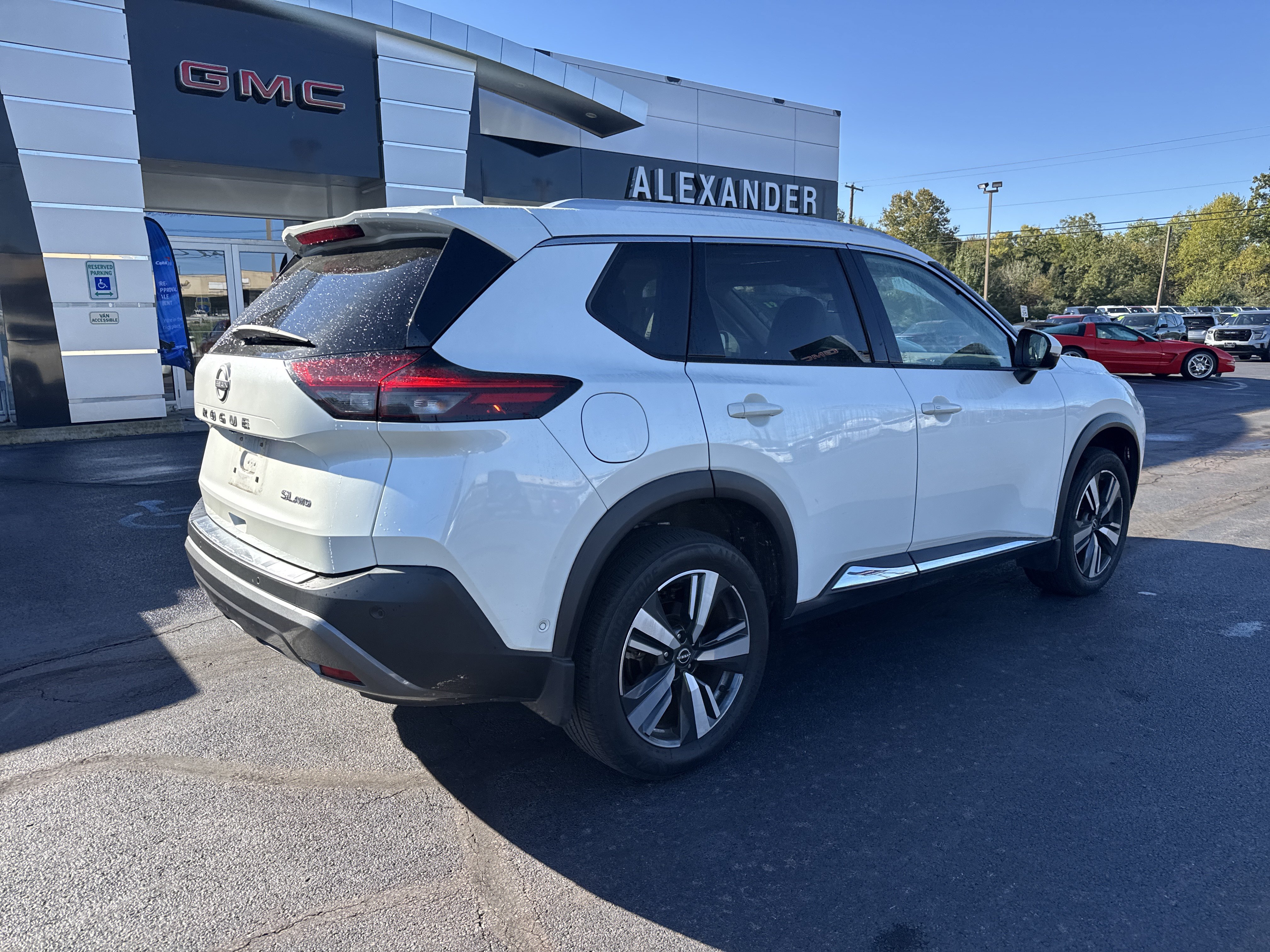 Used 2023 Nissan Rogue SL w/ SL Premium Package AWD/4WD image 3